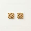 ต่างหูสแตนเลสฉลุลายโมเดิร์นคลาสสิก คอลเลกชันอมตะพรีเมียม (Stainless Steel Anagram Stud Earrings)