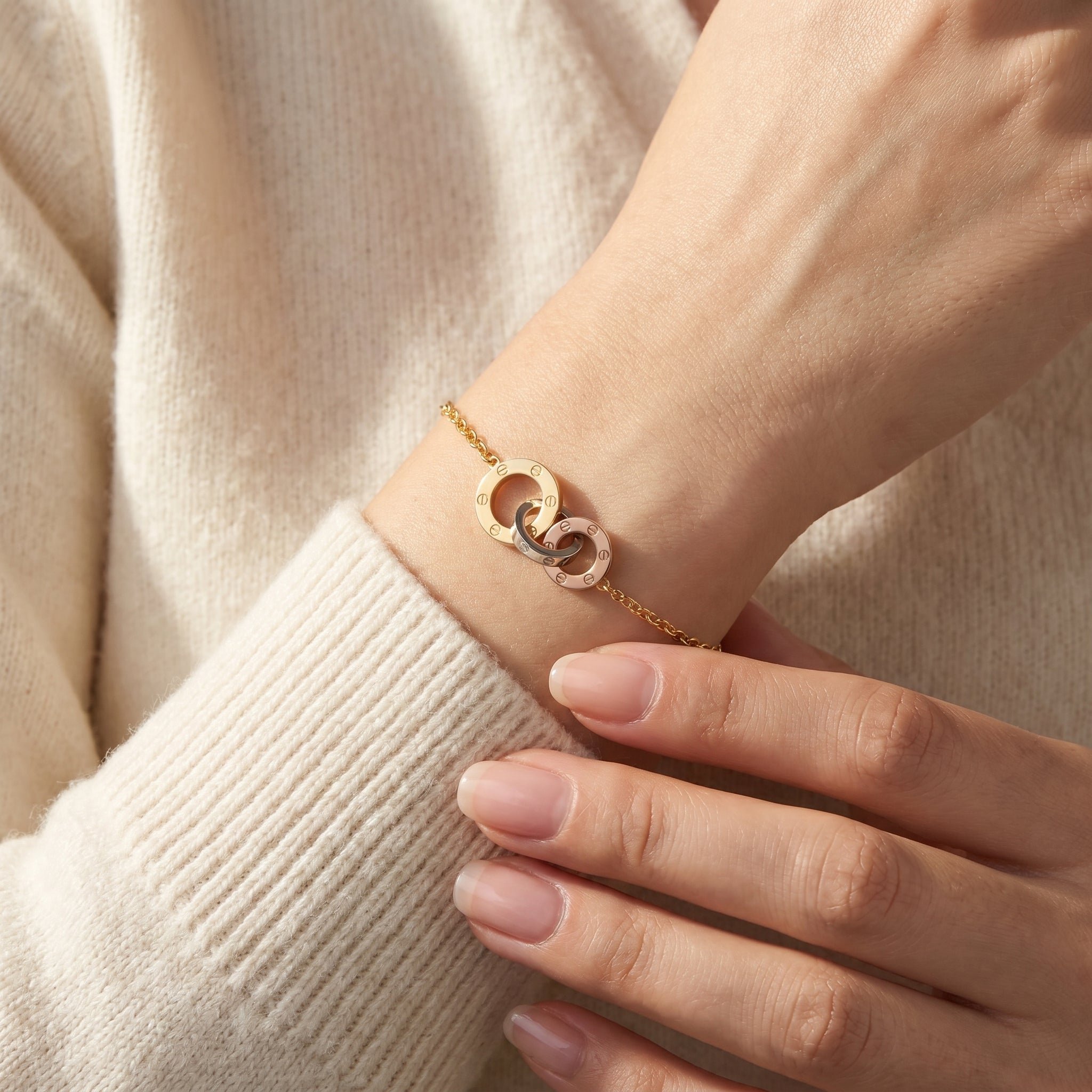 สร้อยข้อมือ Cartier Love  18k Gold White and Rose Gold