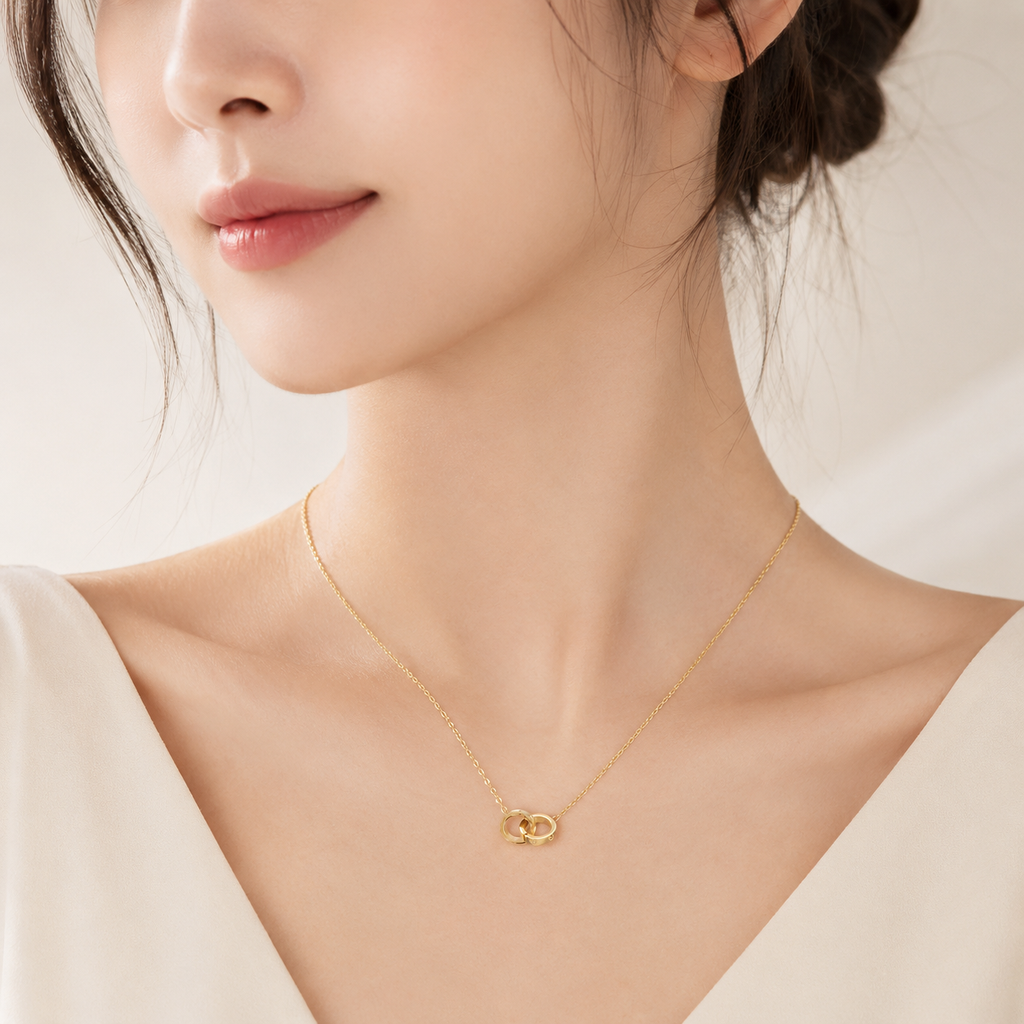 สร้อยคอสแตนเลสแท้ 316L สีทอง ดีไซน์จี้วงกลมคู่ไขว้ (Double Interlocking Circles) สไตล์พรีเมียมมินิมอล ไม่ลอกไม่ดำ [The Eternal Bond Necklace]