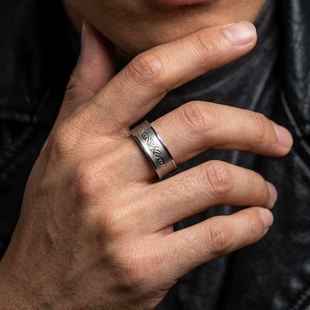 แหวนสแตนเลสแท้ สลักลายไทรบัลขัดด้านซาติน (Classic Matte Satin Tribal Engraved Band Ring)