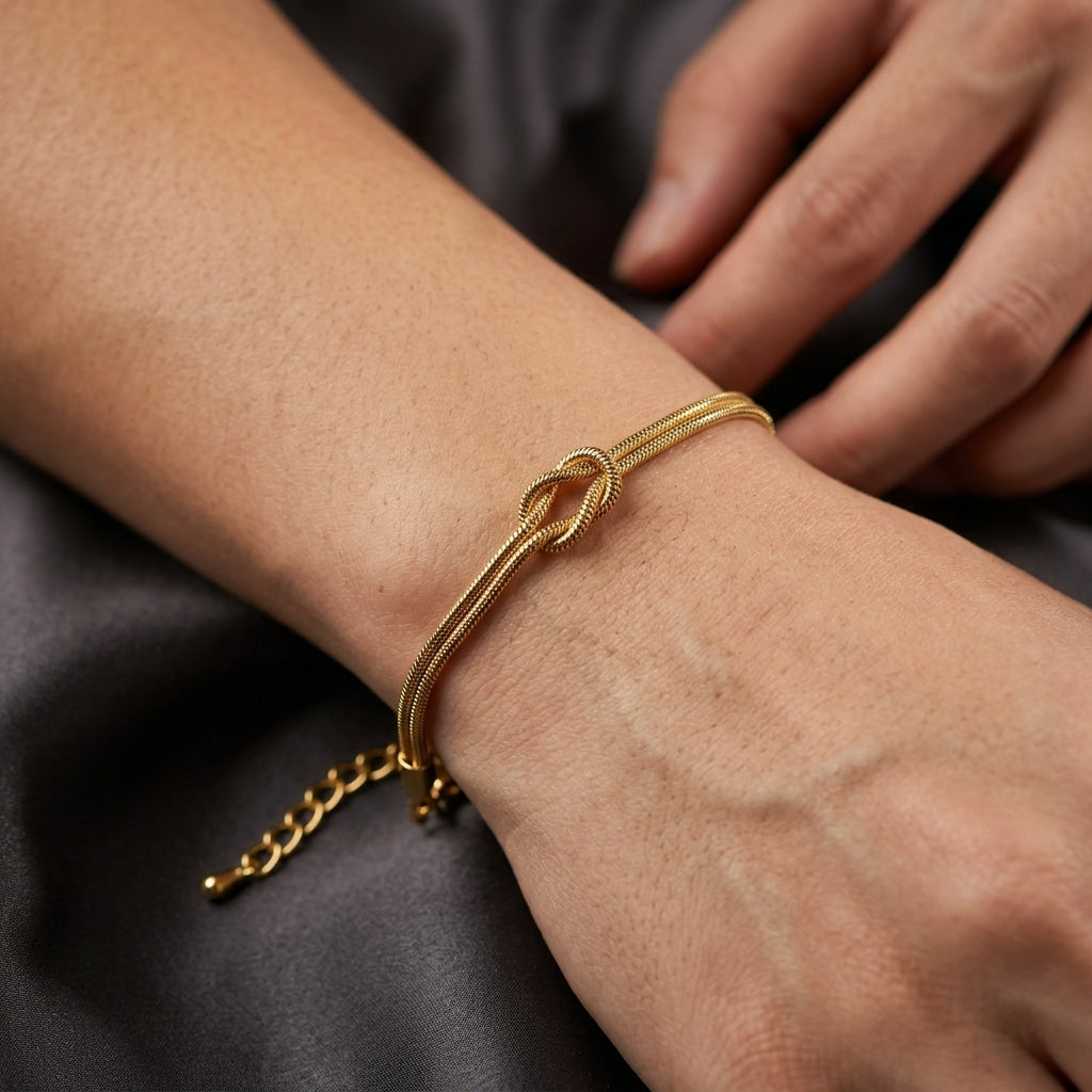สร้อยข้อมือสแตนเลสแท้ ดีไซน์ปมเงื่อนพิรอดพรีเมียม (Minimalist Love Knot Dual Snake Chain Bracelet)
