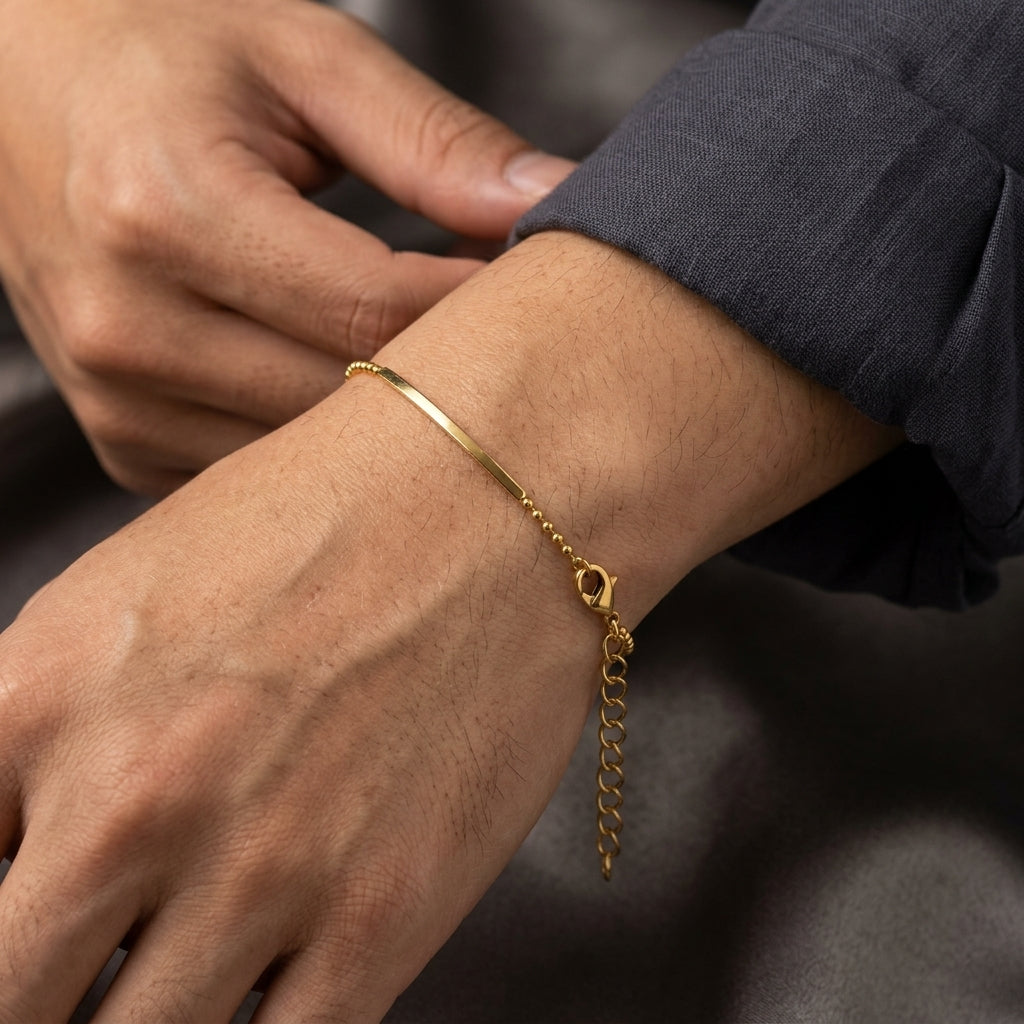 สร้อยข้อมือสแตนเลสแท้ ลายไข่ปลาประดับบาร์เงาสไตล์มินิมอล (Minimalist Gold Ball Chain Curved Bar Bracelet)