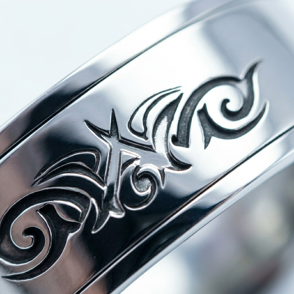 แหวนสแตนเลสแท้ สลักลายไทรบัลขัดด้านซาติน (Classic Matte Satin Tribal Engraved Band Ring)